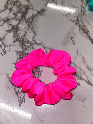 Level colour scrunchies