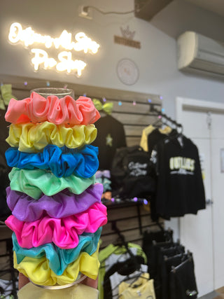 Level colour scrunchies