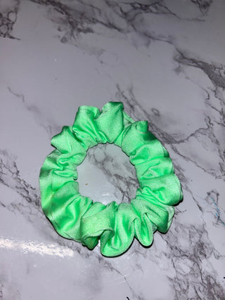 Level colour scrunchies