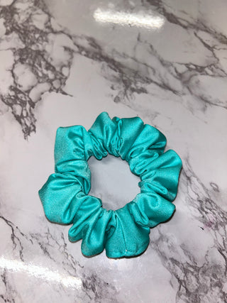 Level colour scrunchies