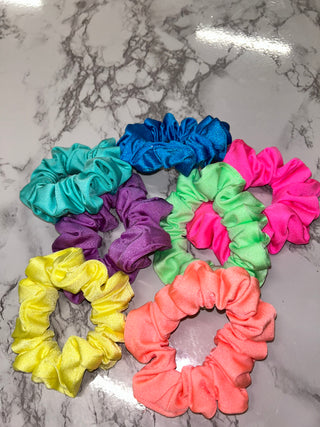 Level colour scrunchies