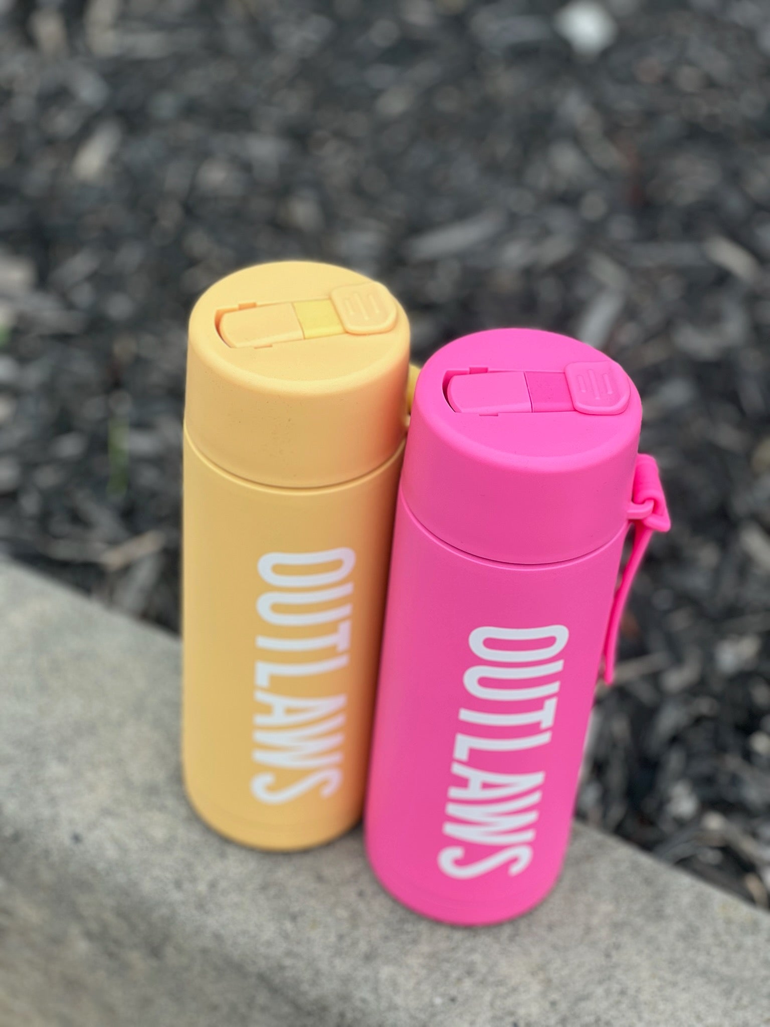 Summer '25 - 600mL ceramic water bottles w flip lid