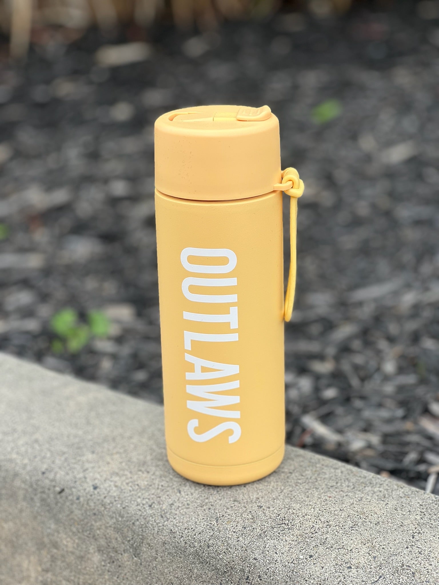 Summer '25 - 600mL ceramic water bottles w flip lid